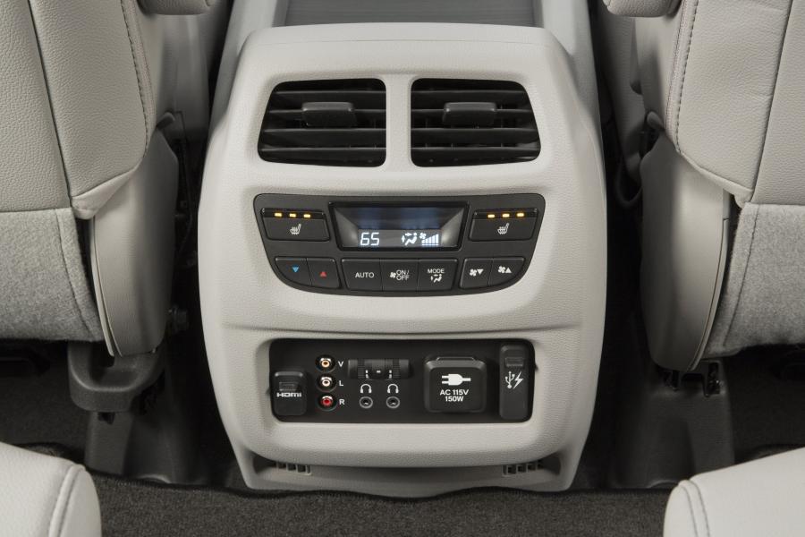Детали интерьера Honda Pilot 2015 года  (фото 95 из 107)